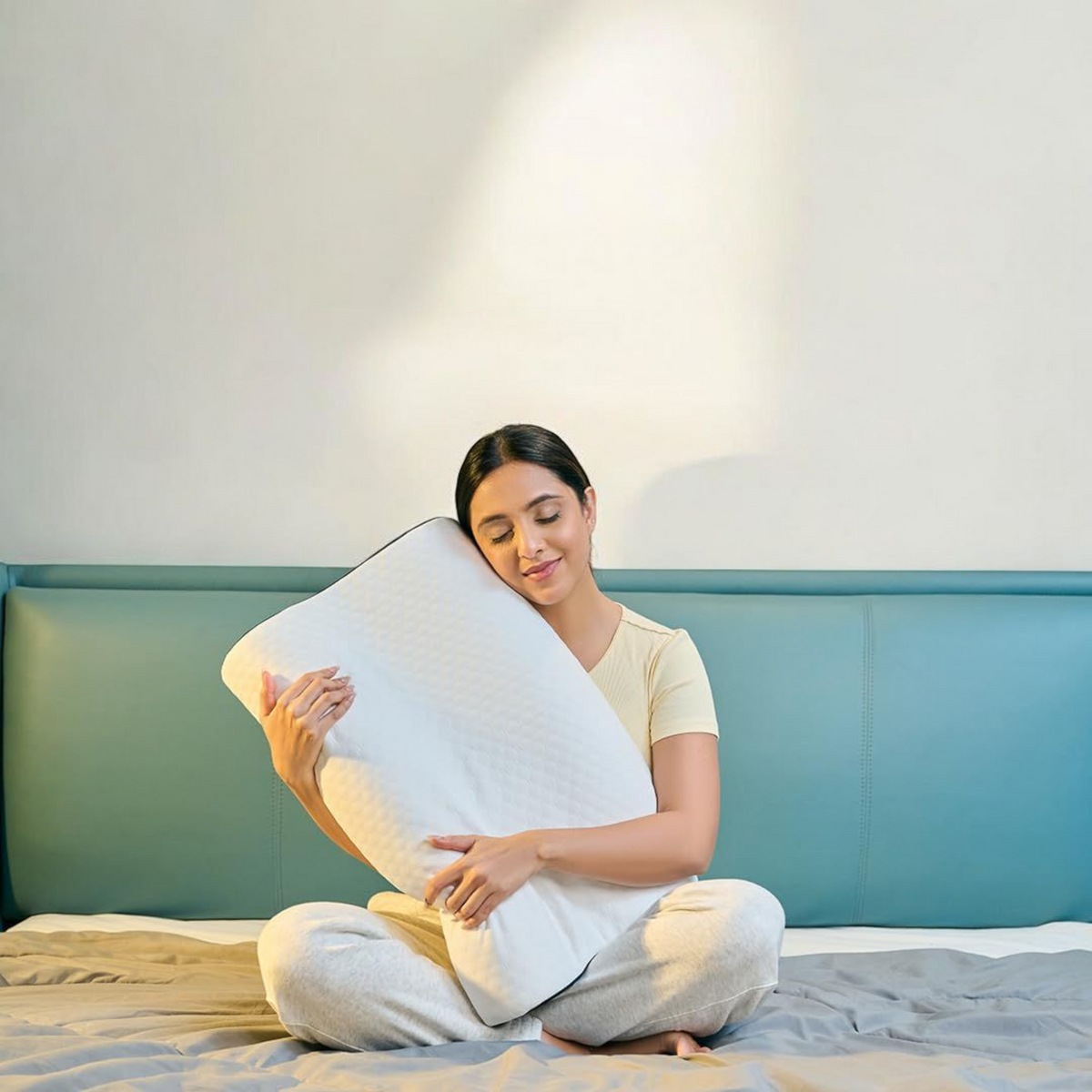 Memory Foam Solid Orthopaedic  Pillow White